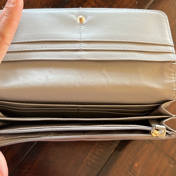 NWOT BCBGeneration wallet. Gray with gold hardware 13 pockets - Picture 6 of 6